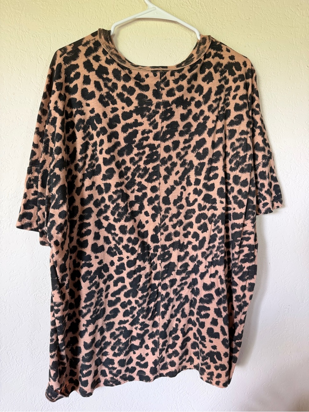 Women’s Oversized Leopard Crewneck TShirt - Picture 6 of 7